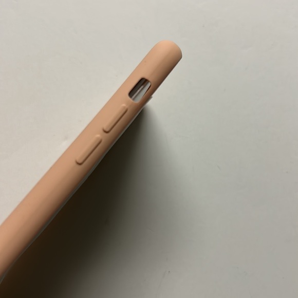 iPhone 11 Pro Case w/Accessories - Picture 2 of 7